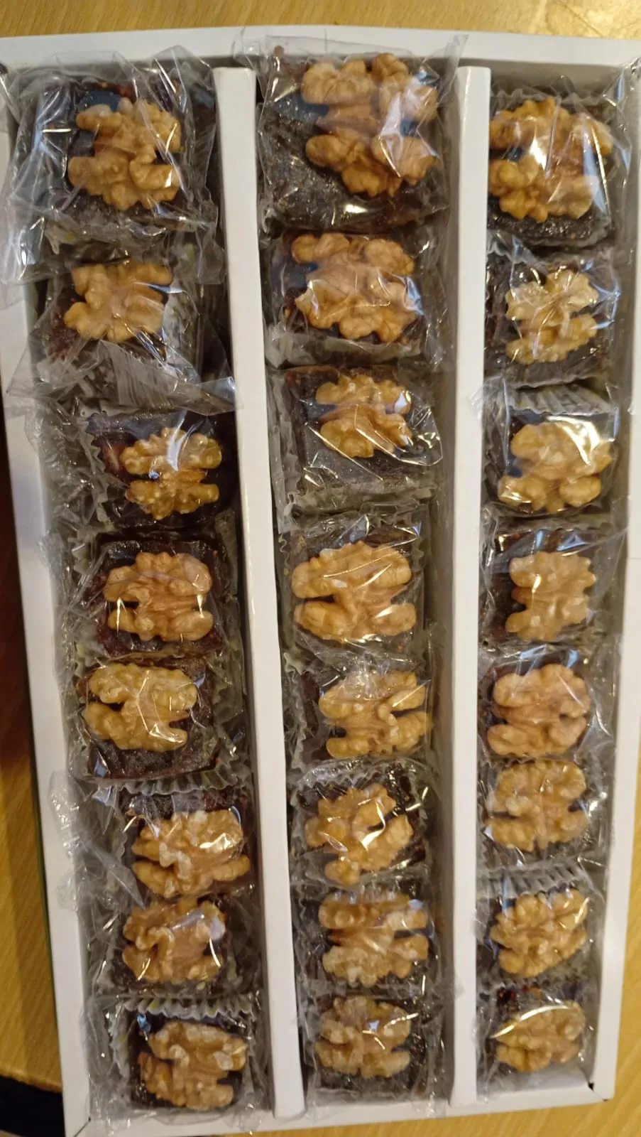 BOMBON DE HIGO CON NUEZ