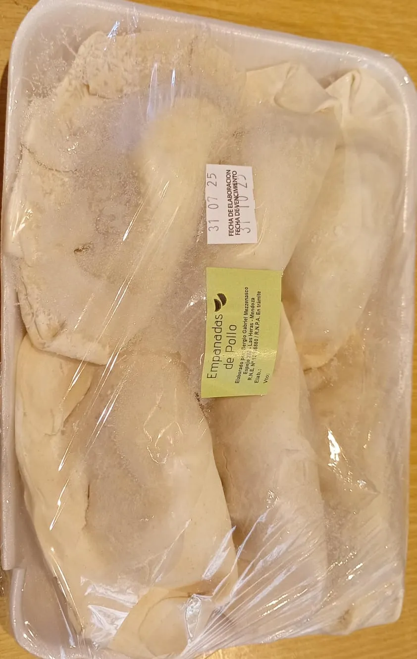 EMPANADAS DE POLLO FREEZADAS 6 UNiDADES